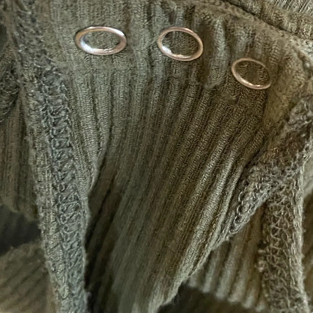 Aeropostale GUC Sz-XS Ribbed Bodysuit-3 Small Snaps-Long Sleeves, Low V-Neckline - Picture 13 of 16